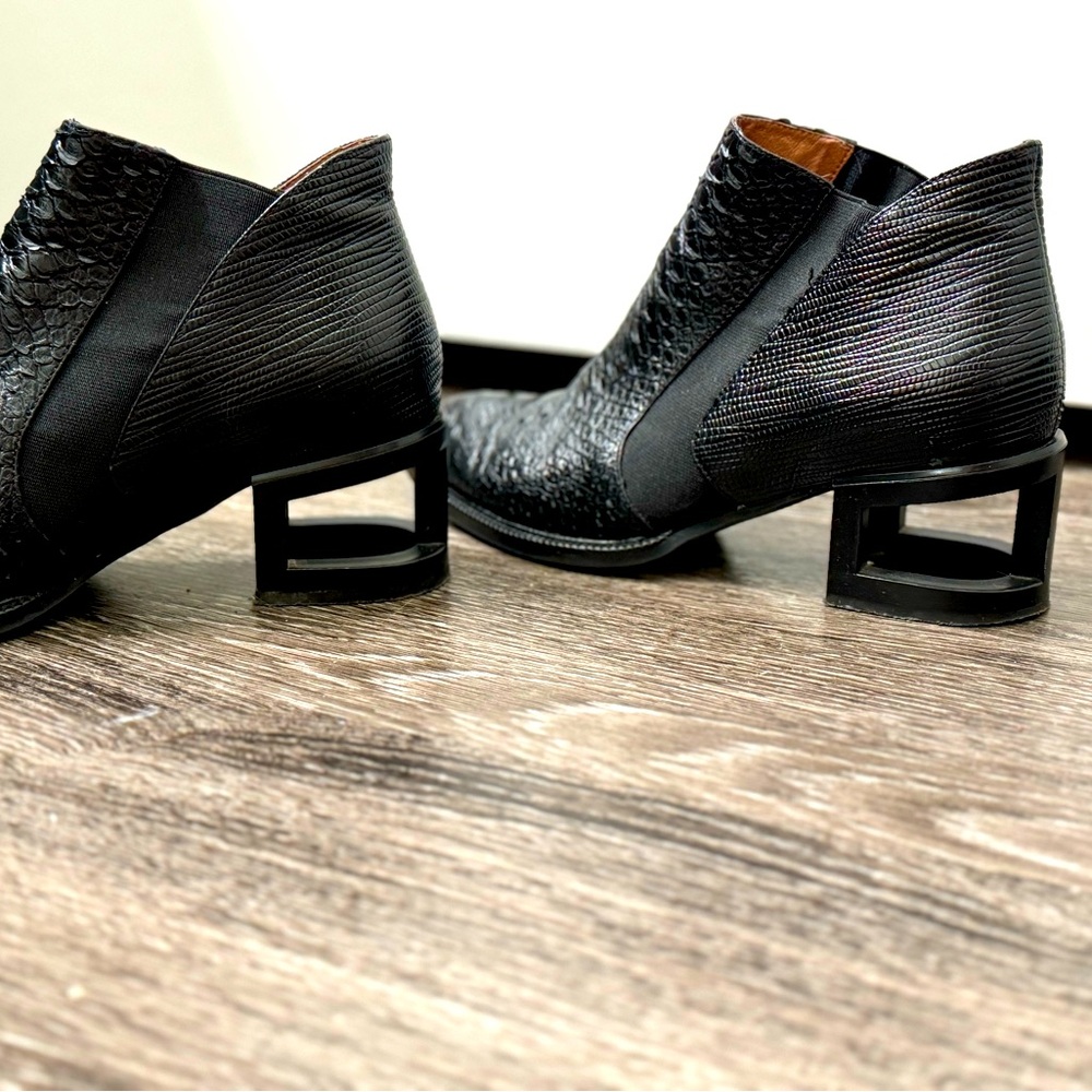 Jeffrey Campbell Geometric heel black ankle boots with alligator leather. 8.5